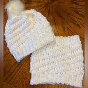 Hat and cowl set